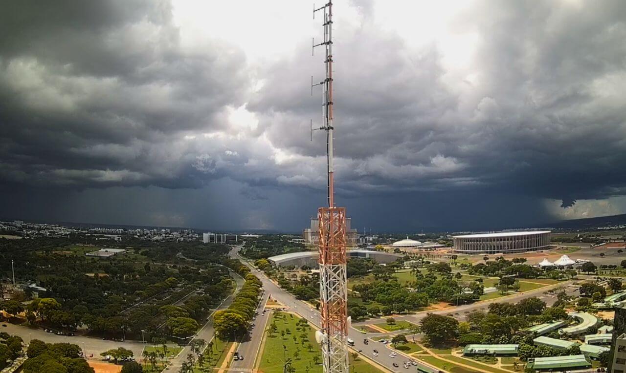 Formação de chuva intensa em Brasília DF veja o vídeo exclusivo